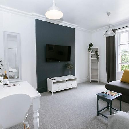 Spacious Apartment, Free Parking, Central Location Near To Uni, Hospital, Town Exeter Bagian luar foto
