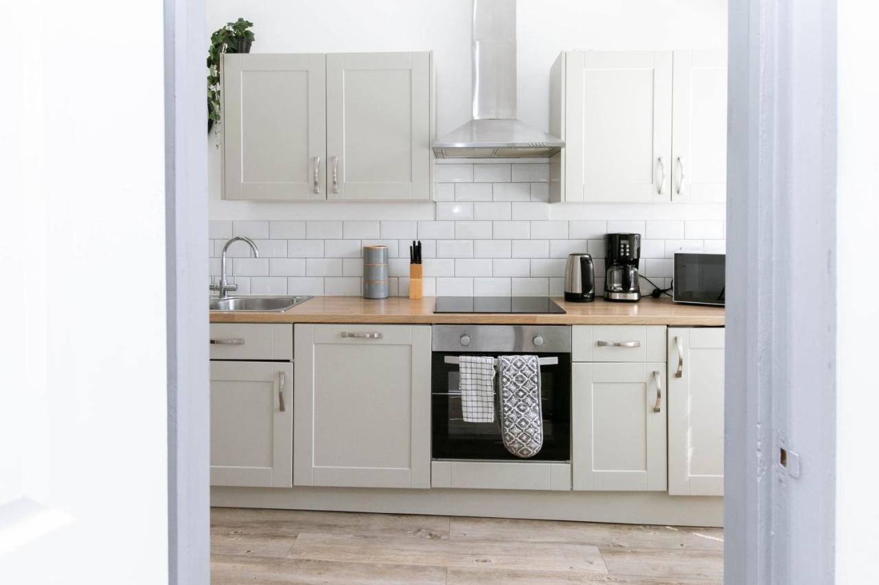 Spacious Apartment, Free Parking, Central Location Near To Uni, Hospital, Town Exeter Bagian luar foto