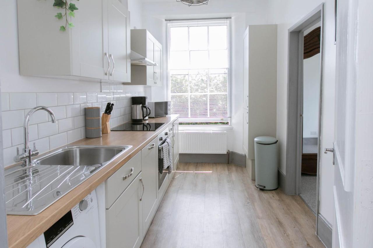 Spacious Apartment, Free Parking, Central Location Near To Uni, Hospital, Town Exeter Bagian luar foto