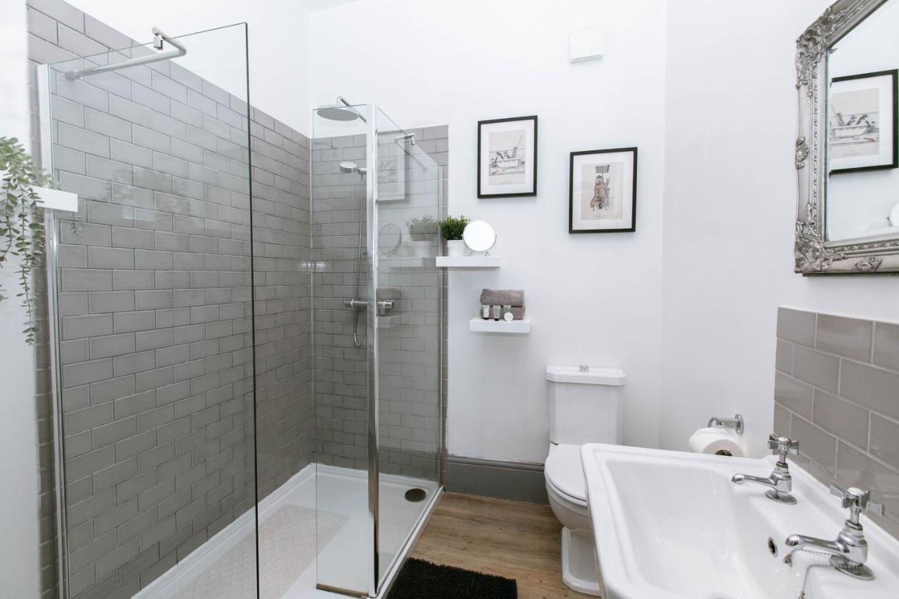 Spacious Apartment, Free Parking, Central Location Near To Uni, Hospital, Town Exeter Bagian luar foto